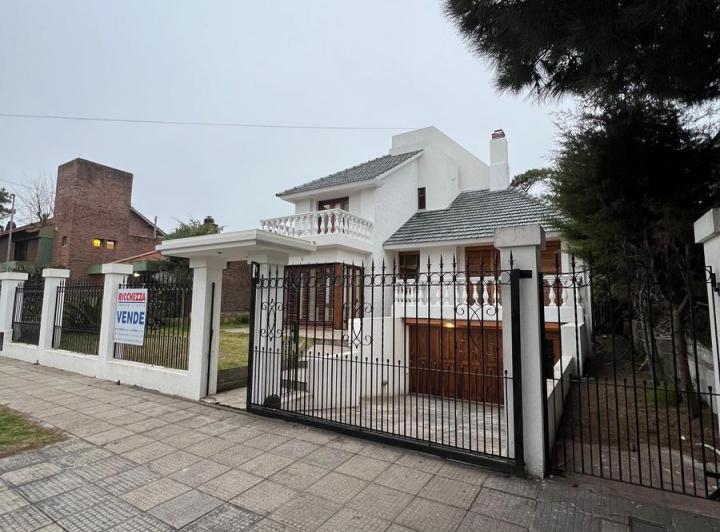 IMPORTANTE CASA CUATRO AMBIENTES - IDEAL VIVIENDA PERMANENTE 2