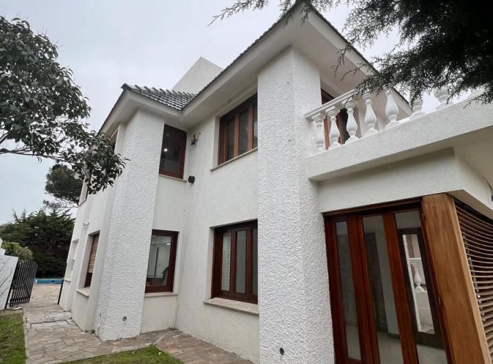 IMPORTANTE CASA CUATRO AMBIENTES - IDEAL VIVIENDA PERMANENTE 5
