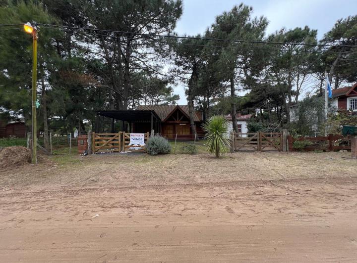 HERMOSO CHALET CUATRO AMBIENTES   DOS DEPARTAMENTOS DOS Y 1/2 AMBIENTES 2