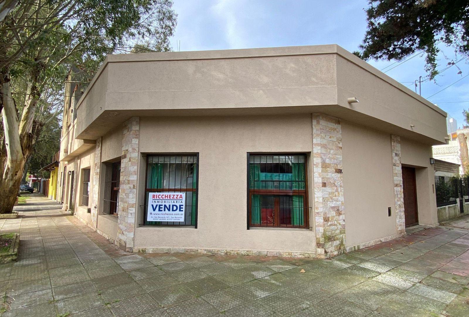 HERMOSO CHALET TRES AMBIENTES CON GARAJE - IDEAL VIVIENDA PERMANENTE