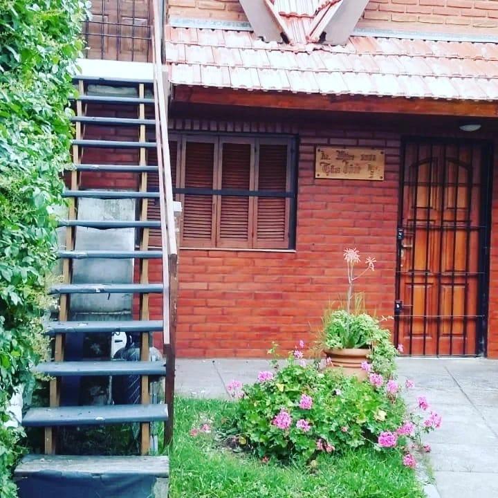 DEPARTAMENTO TRES AMBIENTES CON ESPACIO DE COCHERA