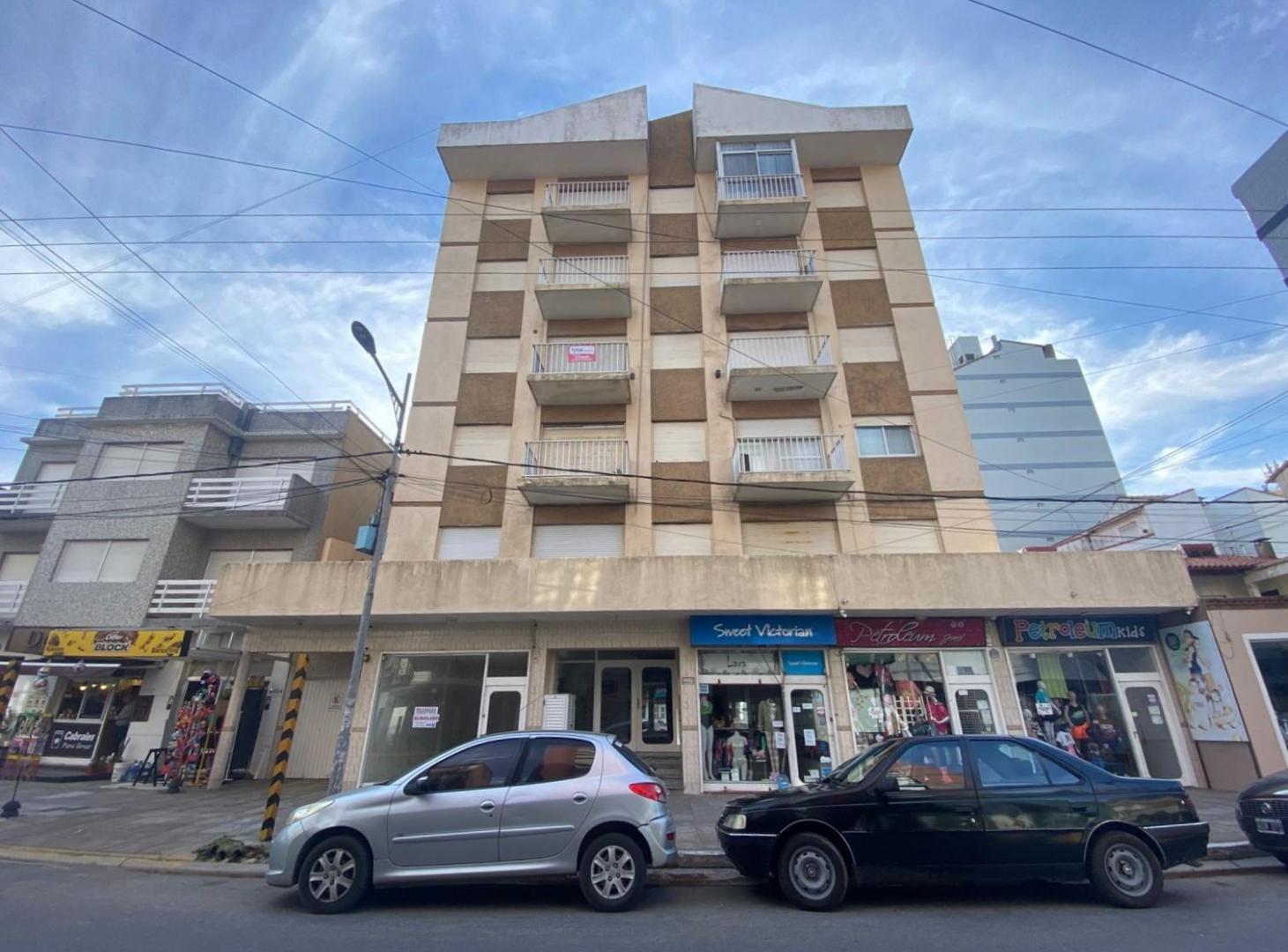 DEPARTAMENTO MONOAMBIENTE EN PLENA PEATONAL - INMEJORABLE UBICACIÓN