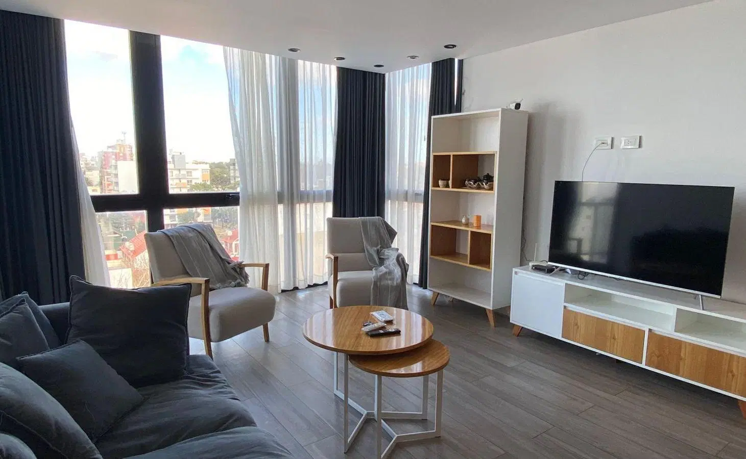 MODERNO DEPARTAMENTO TRES AMBIENTES CON COCHERA CON VISTA AL MAR 5