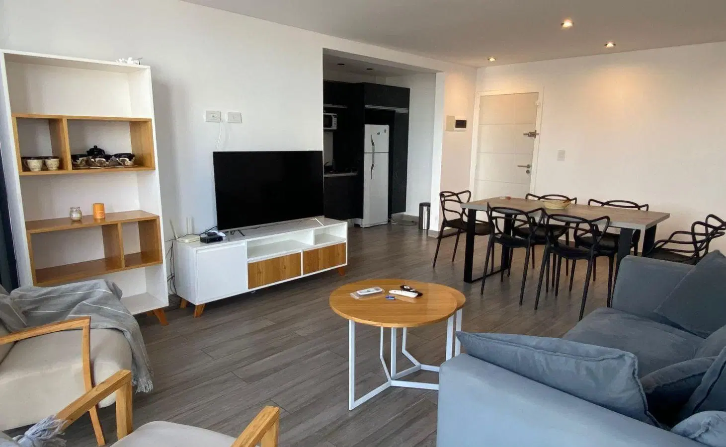MODERNO DEPARTAMENTO TRES AMBIENTES CON COCHERA CON VISTA AL MAR 4
