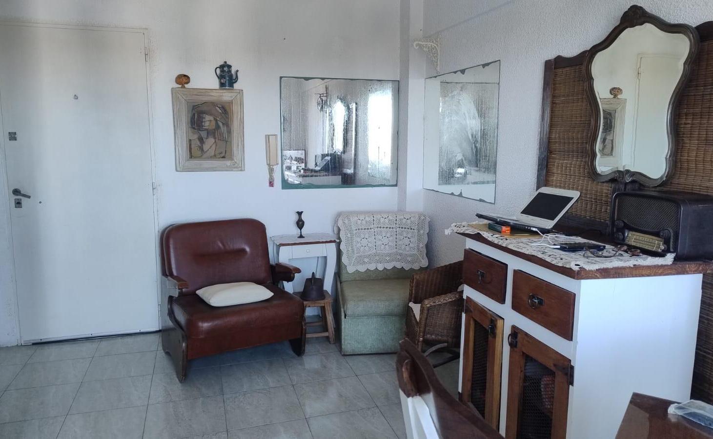 Foto de DEPARTAMENTO DOS AMBIENTES EN PLENA PEATONAL - A 100 MTS DEL MAR, imagen 4