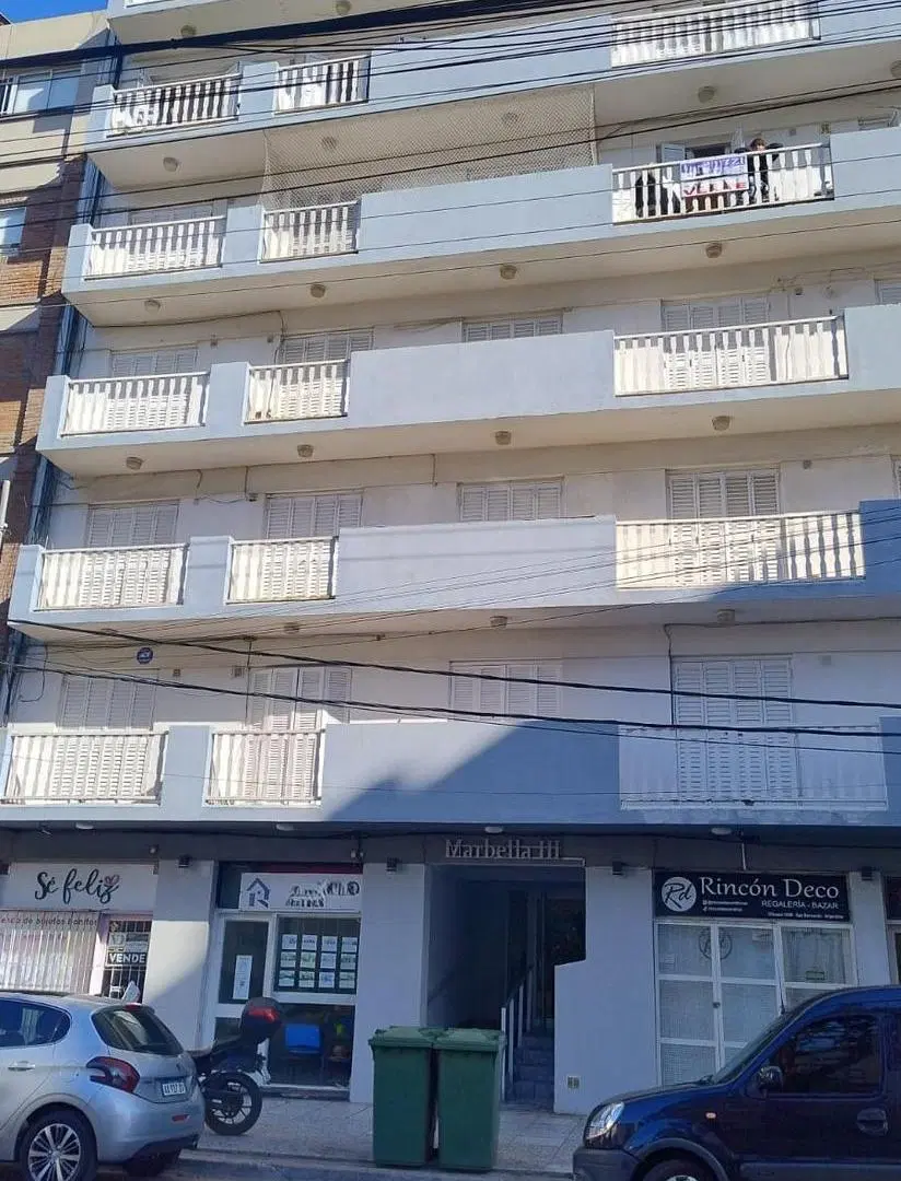 DEPARTAMENTO DOS AMBIENTES EN PLENA PEATONAL - A 100 MTS DEL MAR 1