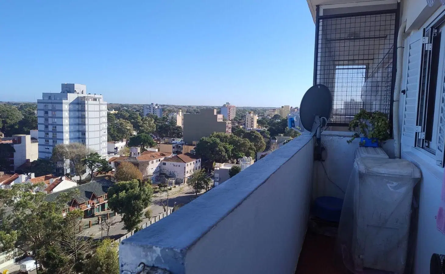 DEPARTAMENTO DOS AMBIENTES EN PLENA PEATONAL - A 100 MTS DEL MAR 3