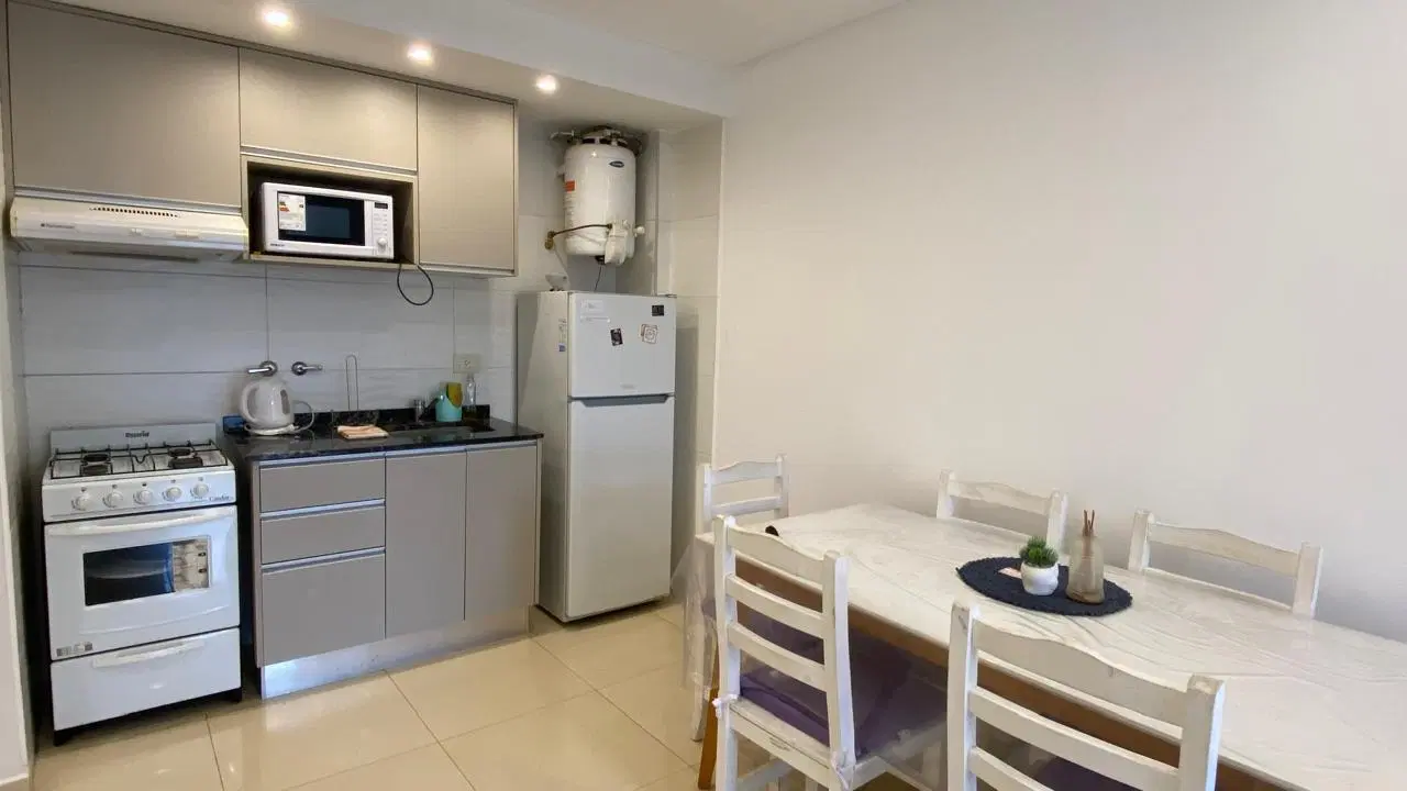 MODERNO DEPARTAMENTO DOS AMBIENTES A METROS DEL MAR Y LA PEATONAL 2