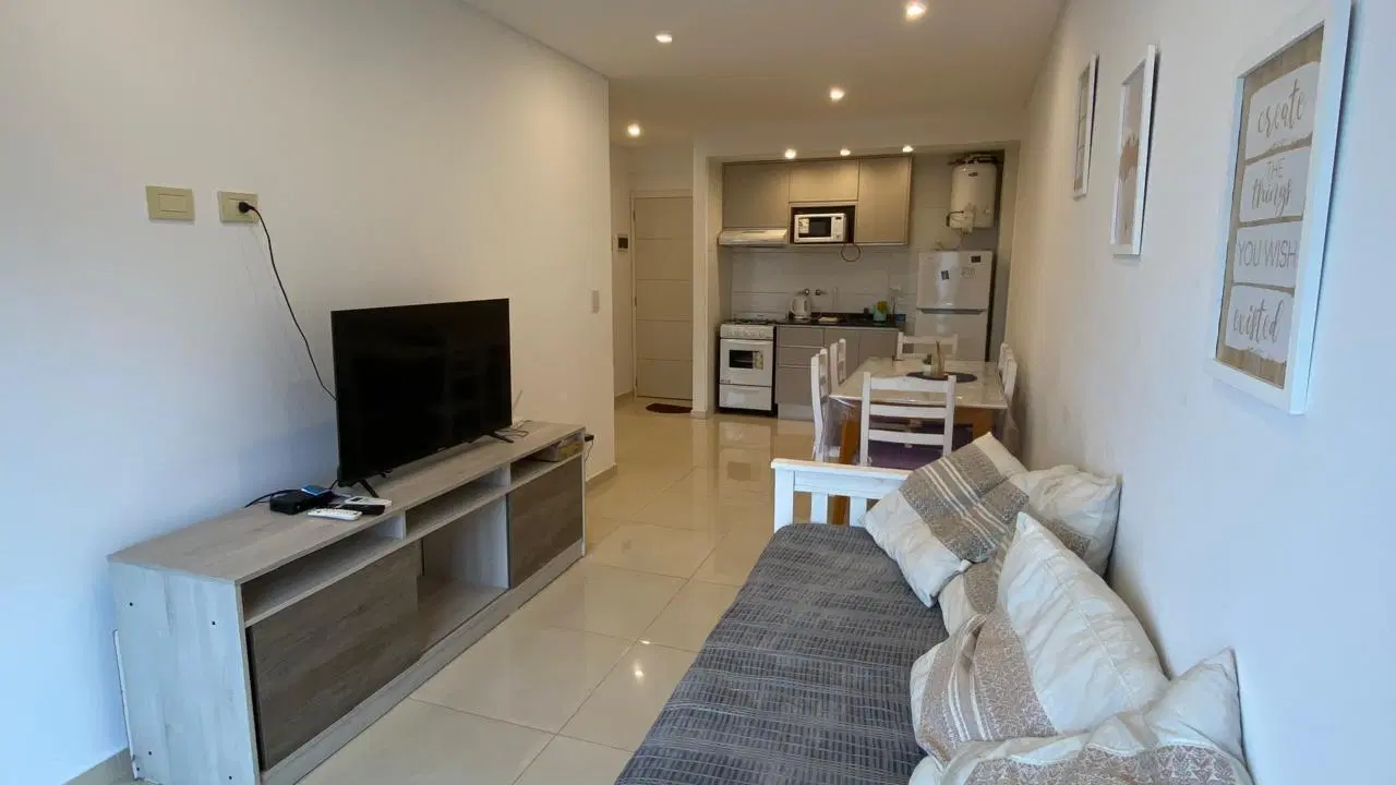 MODERNO DEPARTAMENTO DOS AMBIENTES A METROS DEL MAR Y LA PEATONAL 5