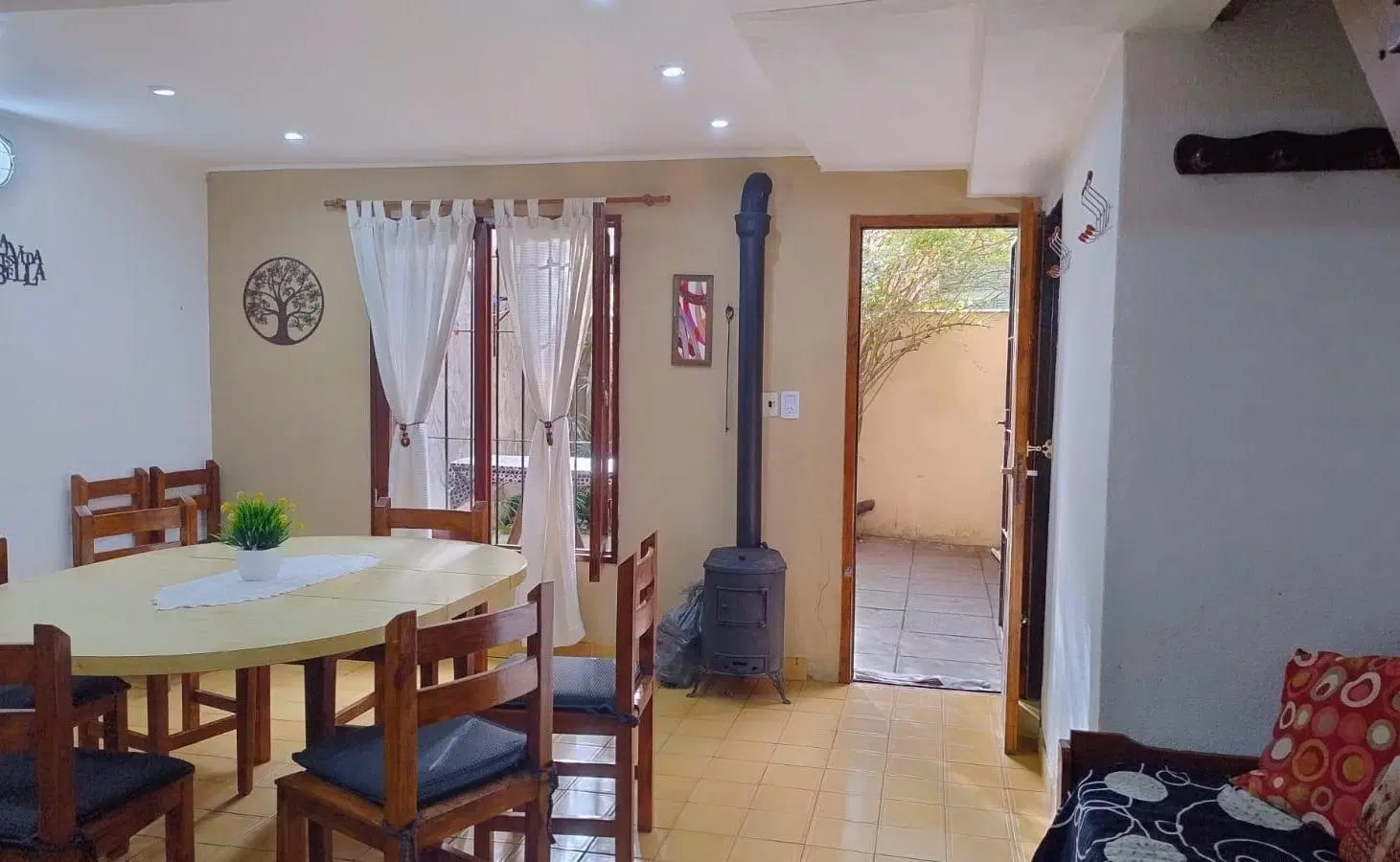 DUPLEX TRES AMBIENTES CON PATIO Y COCHERA 2
