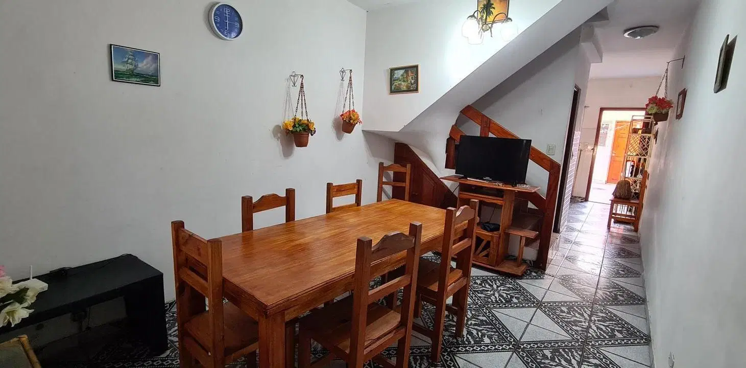 DUPLEX CUATRO AMBIENTES CON COCHERA Y PATIO CON QUINCHO 8