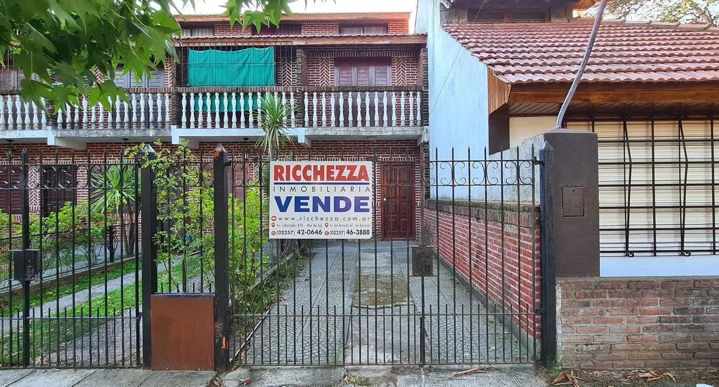 DUPLEX CUATRO AMBIENTES CON COCHERA Y PATIO CON QUINCHO 2