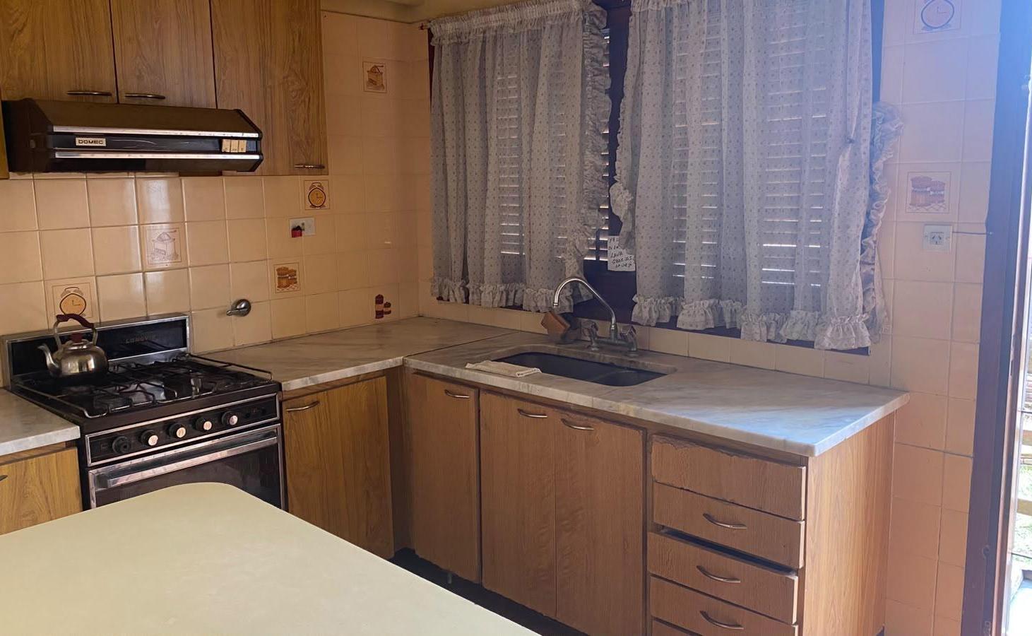 Foto de TRIPLEX CUATRO AMBIENTES CON GARAJE SOBRE AV. SAN BERNARDO, imagen 4