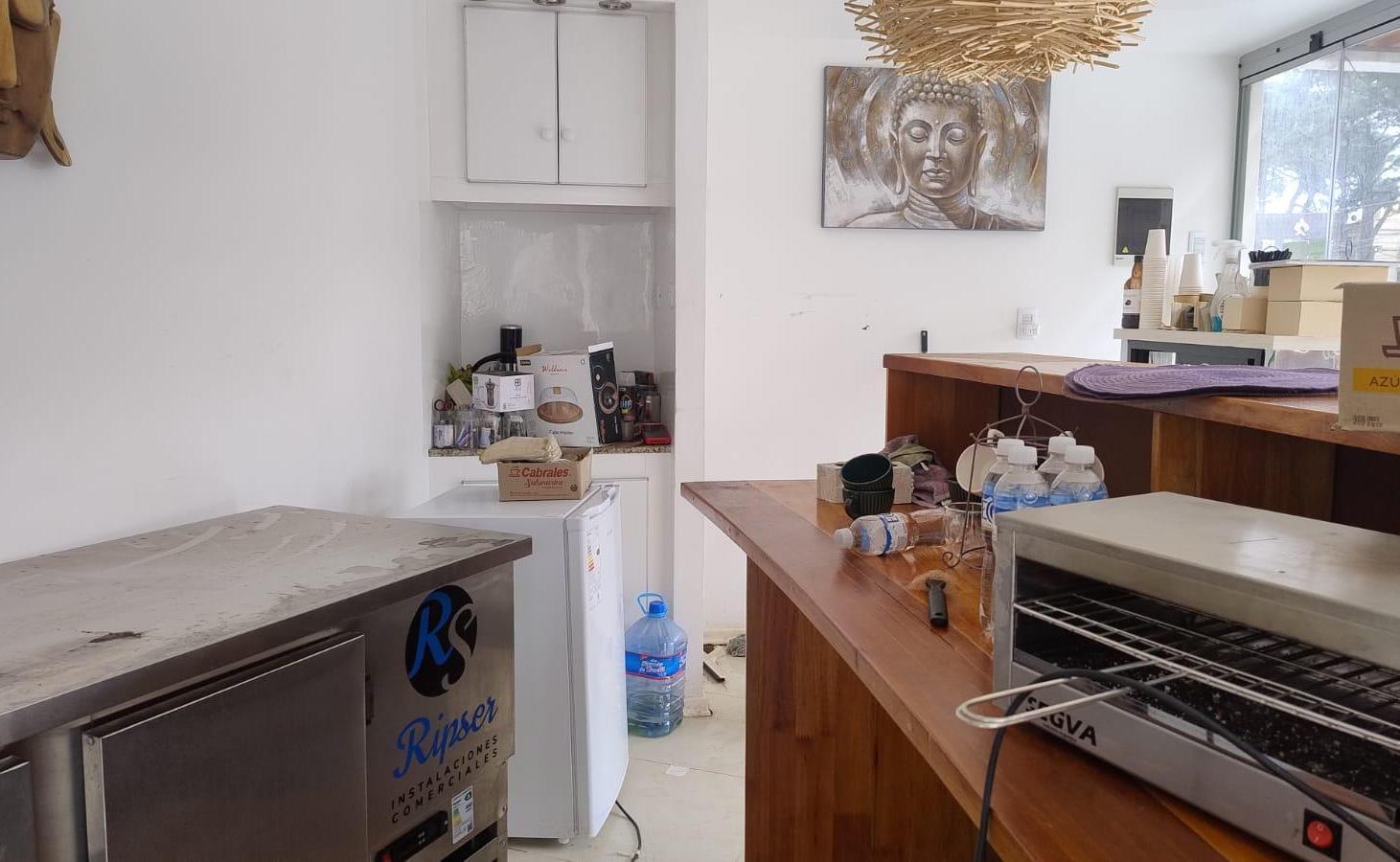 Foto de LOCAL COMERCIAL EN ALQUILER - INMEJORABLE UBICACIÓN, imagen 2