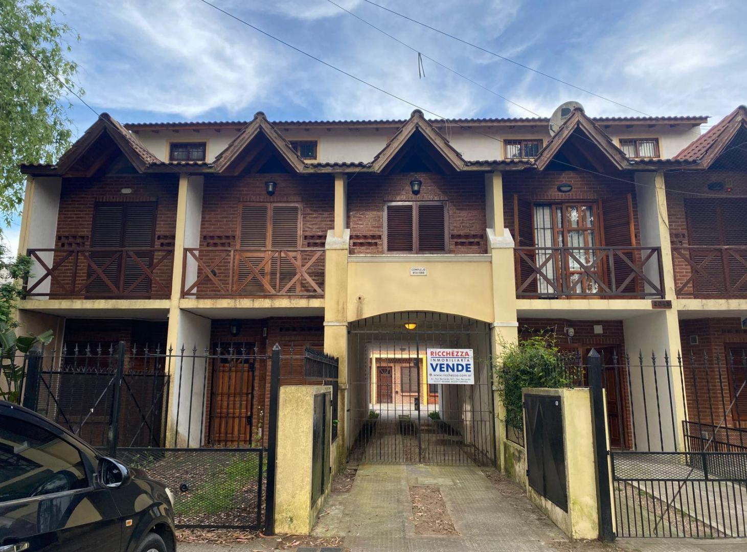 Foto de DUPLEX CUATRO AMBIENTES CON COCHERA - IDEAL VIVIENDA PERMANENTE, imagen 1