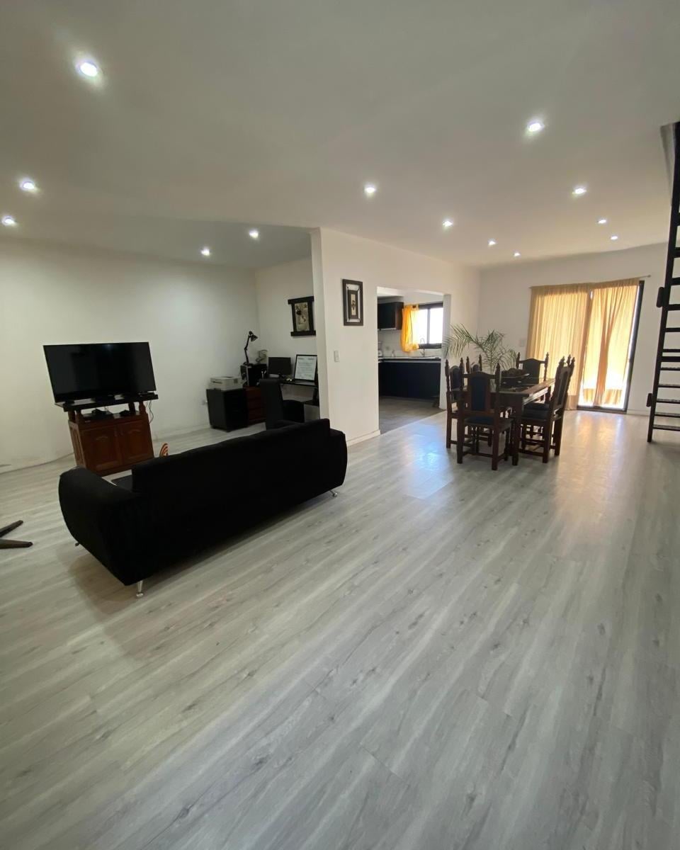 Foto de Casa con 3 habitaciones, ambientes amplios y gran fondo, imagen 3