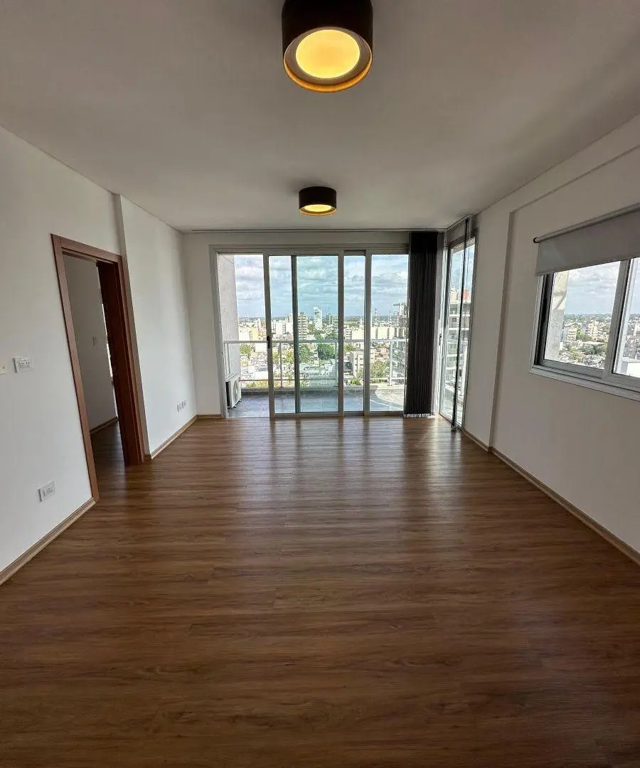 Departamento piso 11, de 2 ambientes con cochera y excelentes amenities en el centro de Berazategui 2