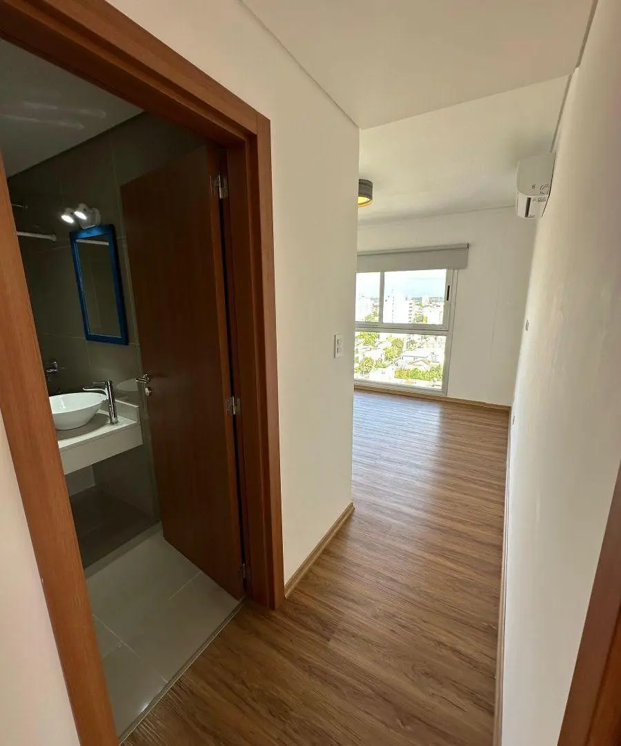 Departamento piso 11, de 2 ambientes con cochera y excelentes amenities en el centro de Berazategui 4