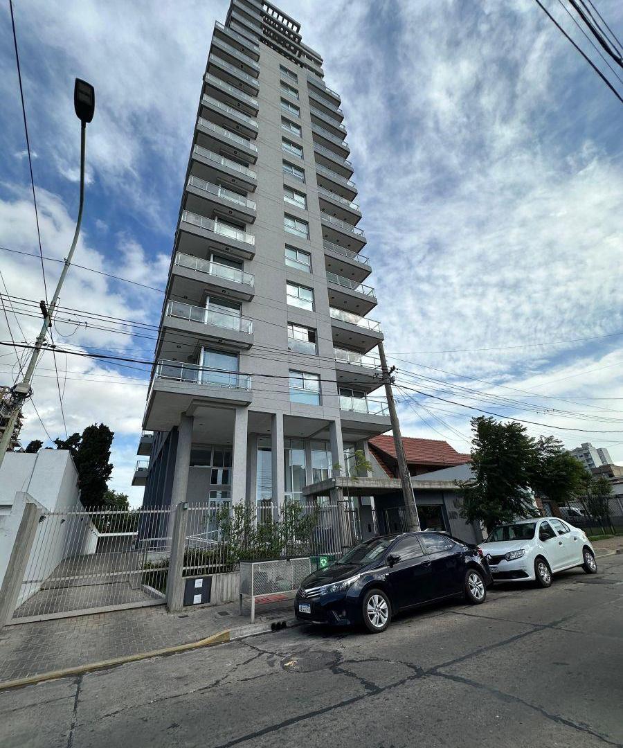 Departamento piso 1 de 2 ambientes con cochera y excelentes amenities en el centro de Berazategui