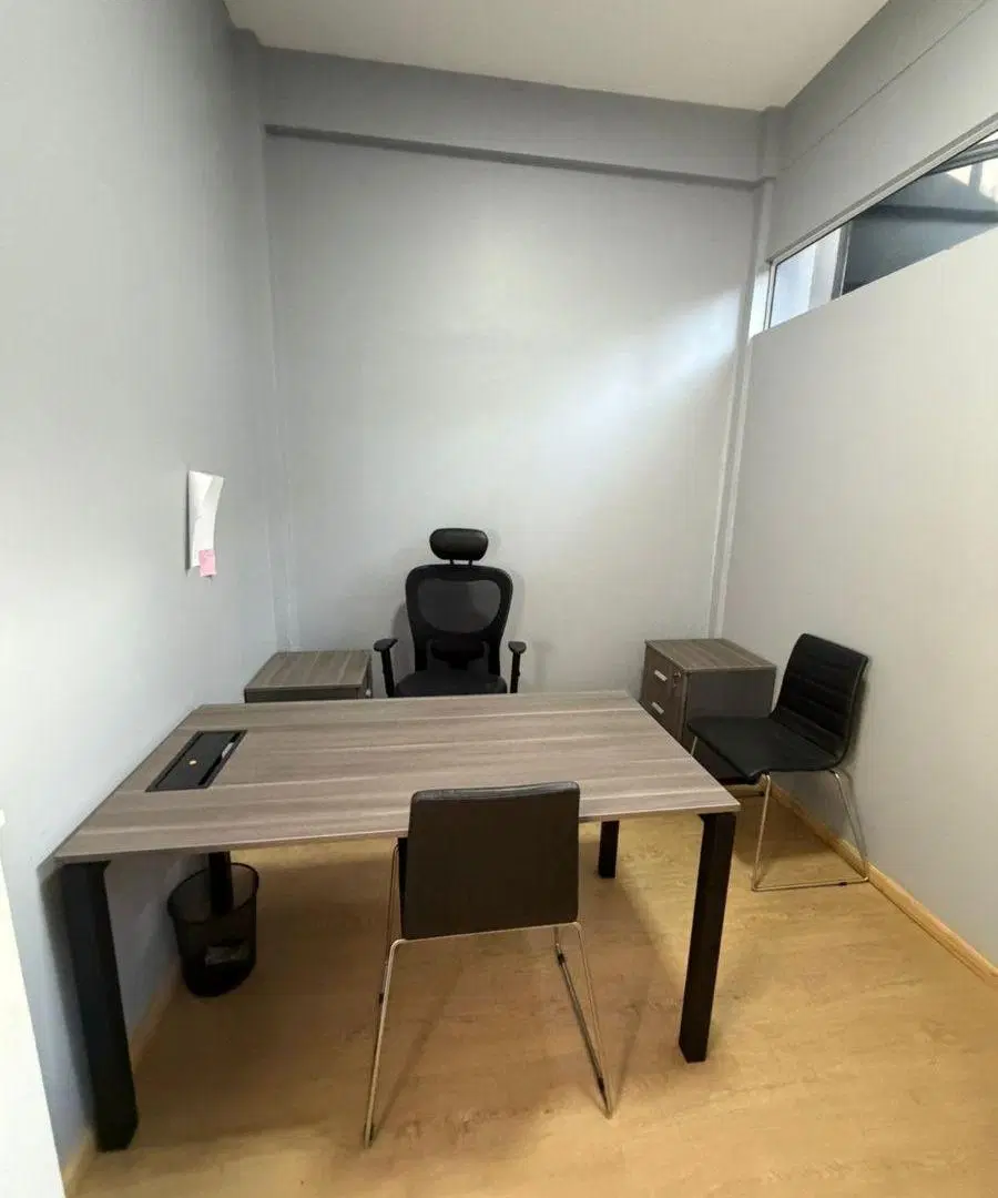 Amplio inmueble comercial con patio y oficinas en estratégica ubicación 4
