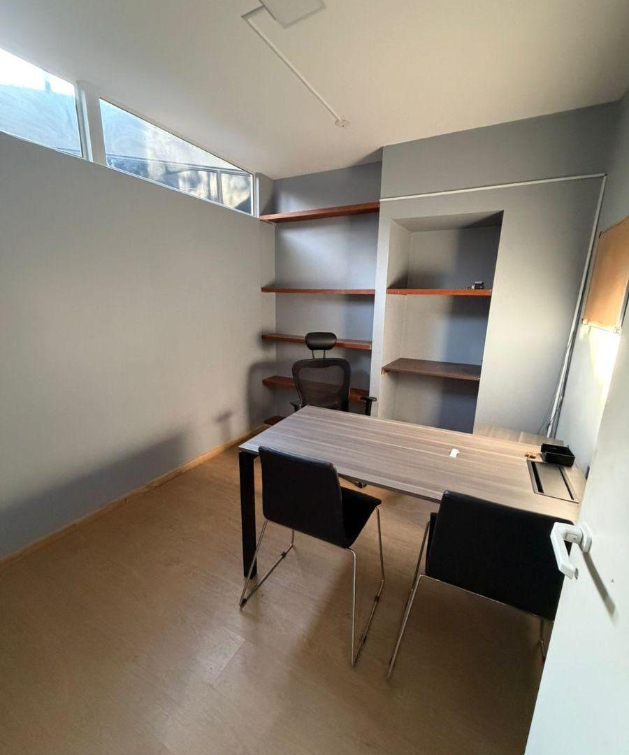 Foto de Amplio inmueble comercial con patio y oficinas en estratégica ubicación, imagen 4