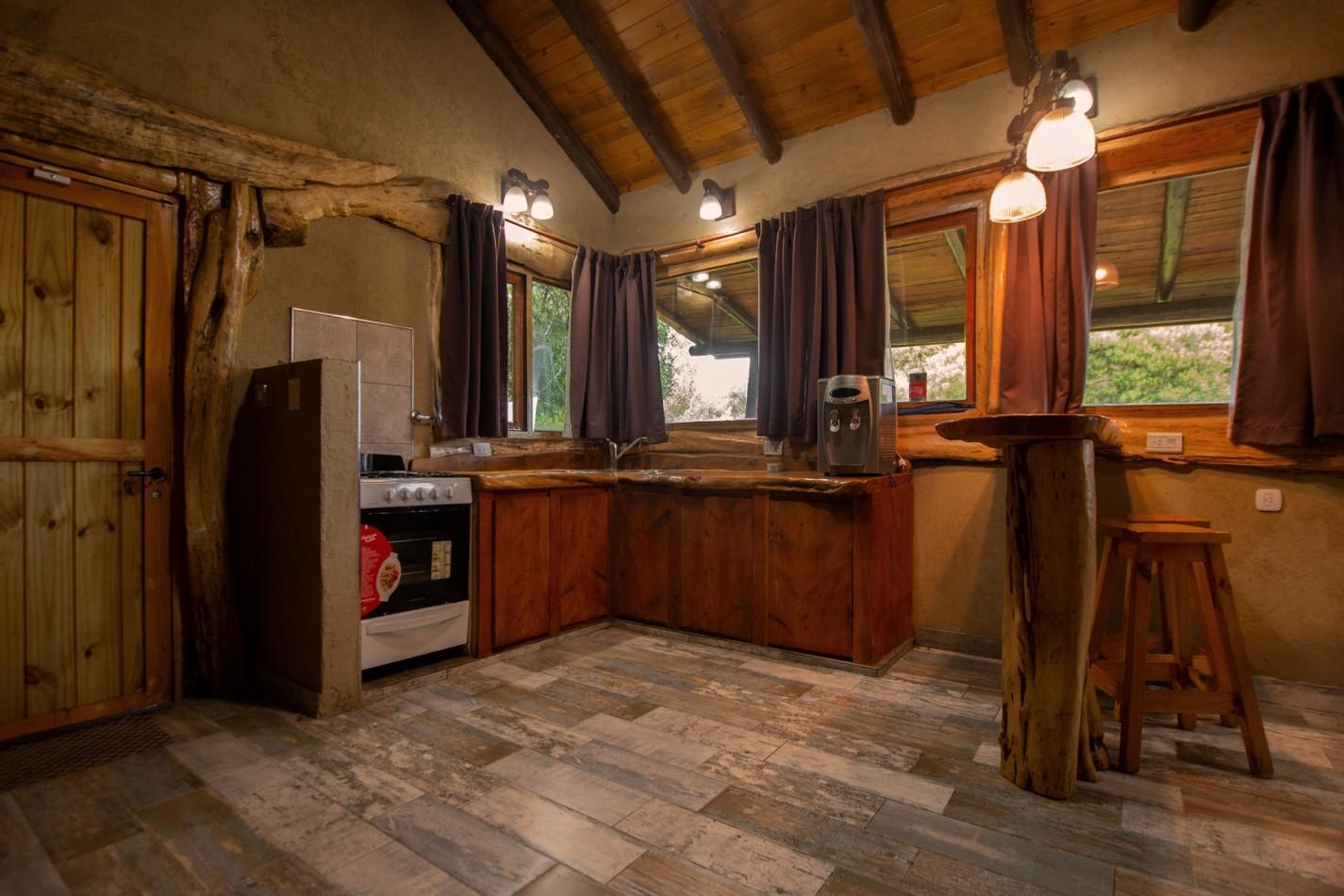 Foto de CASA DE TRONCOS Tu refugio en el bosque: Amplia casa de 5 ambientes con, imagen 3