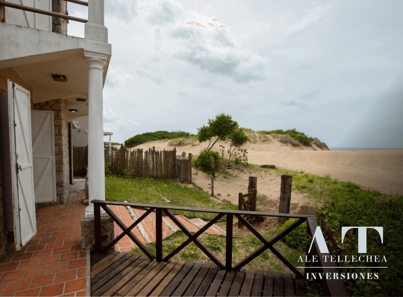 Exclusiva Residencia Frente al Mar en Mar Azul: El Lujo de la Naturaleza
