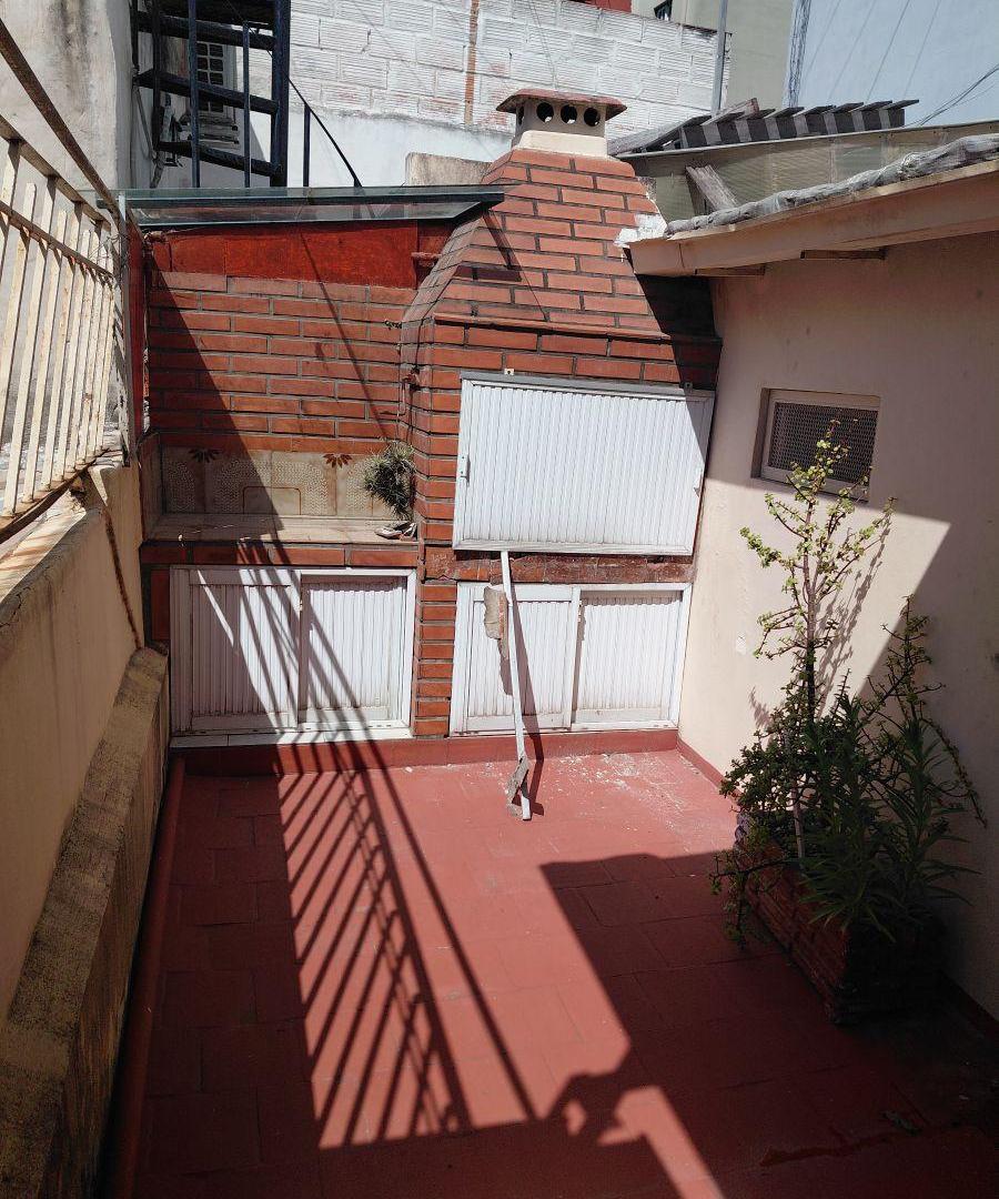 Foto de VENTA DEPARTAMENTO - PH - ; PB; C/Terraza y Patio cub. Balvanera, Abasto, imagen 1