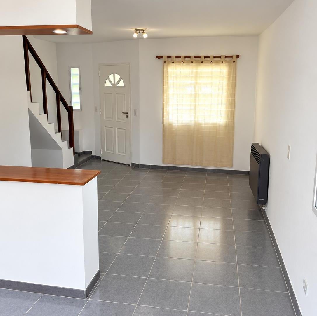 Foto de DUPLEX DE DOS DORMITORIOS EN BARRIO AREVALO, imagen 1