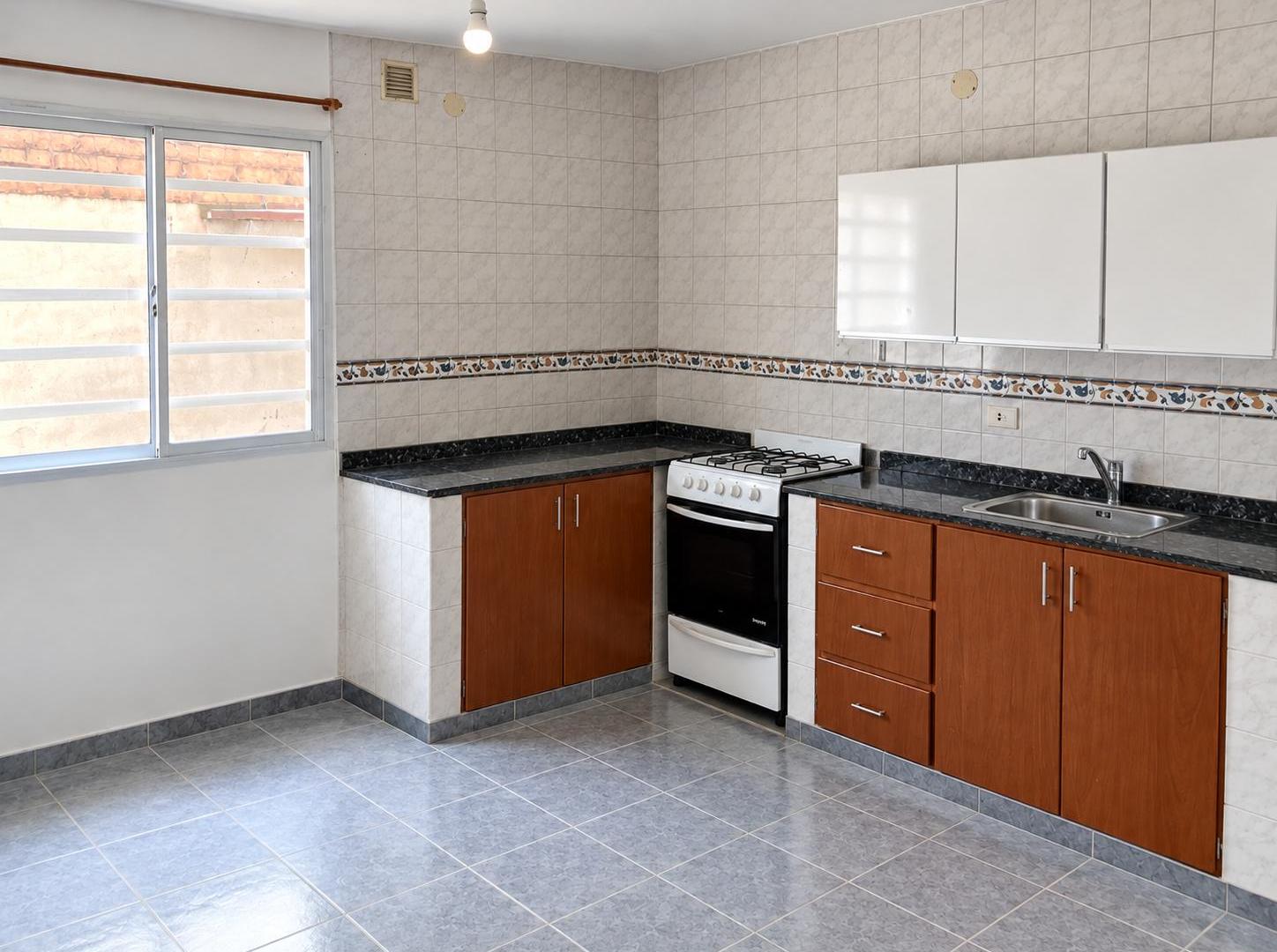 Foto de DUPLEX DE DOS DORMITORIOS EN BARRIO AREVALO, imagen 2