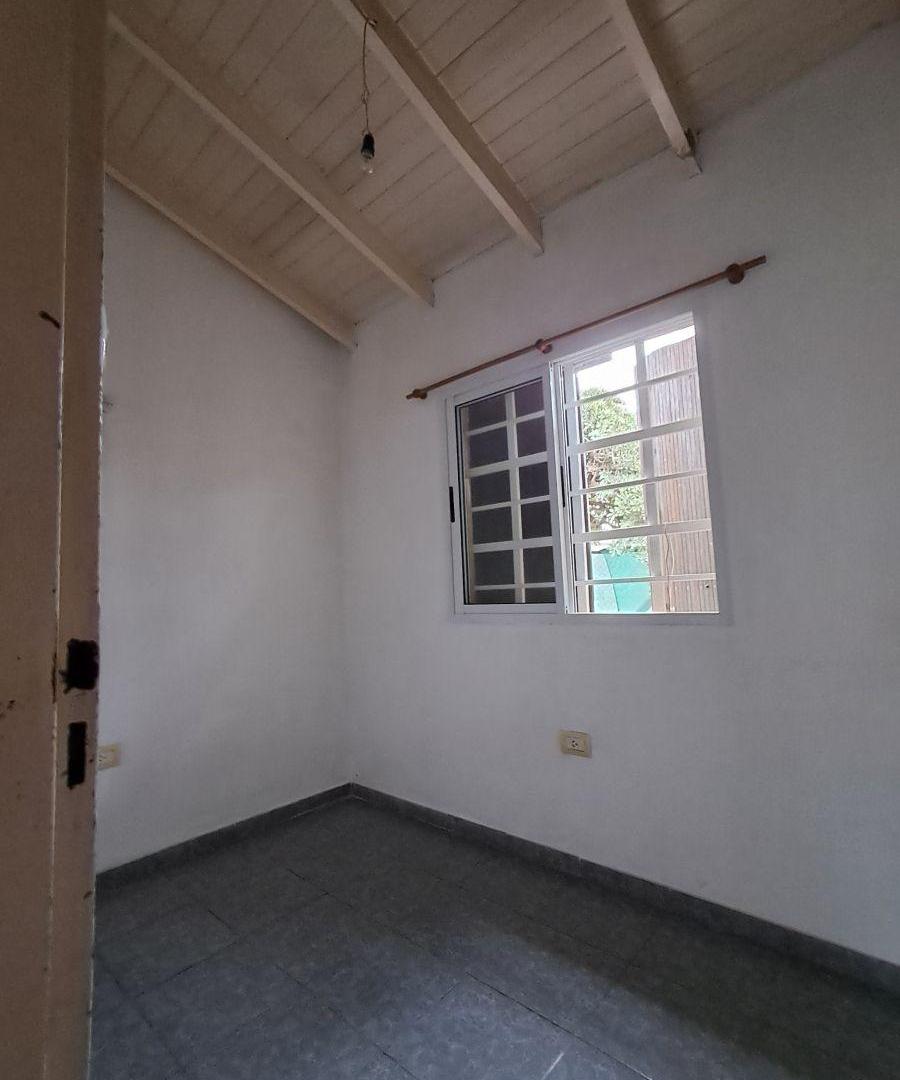 Foto de MUY LINDA CASA DE 2 DORMITORIOS, Y COCHERA, imagen 2
