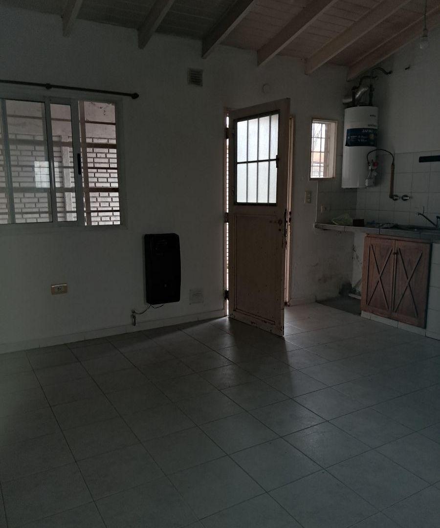 Foto de MUY LINDA CASA DE 2 DORMITORIOS, Y COCHERA, imagen 3