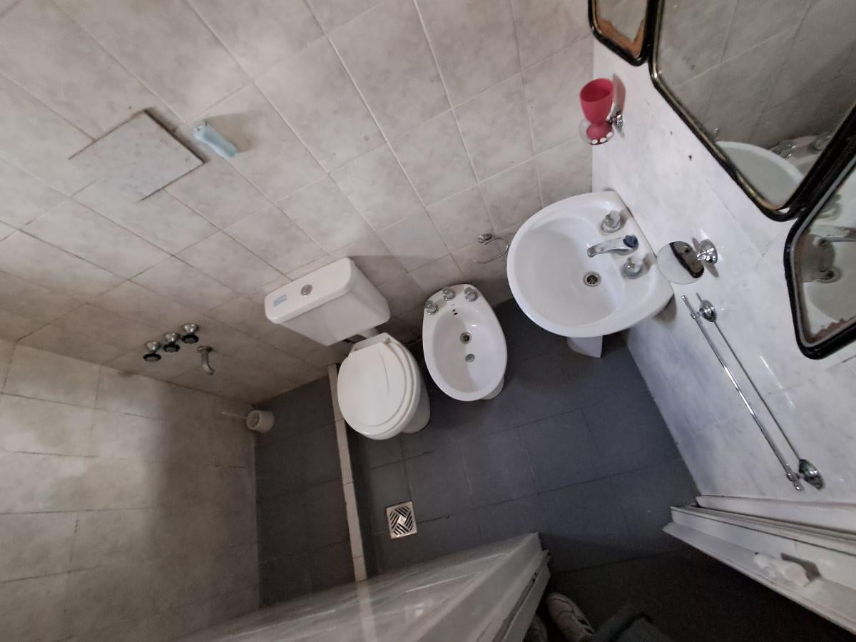 Foto de AMPLIA CASA EN ALQUILER EN RINGUELET -Apta 2 familias- Trabajo desde, imagen 3