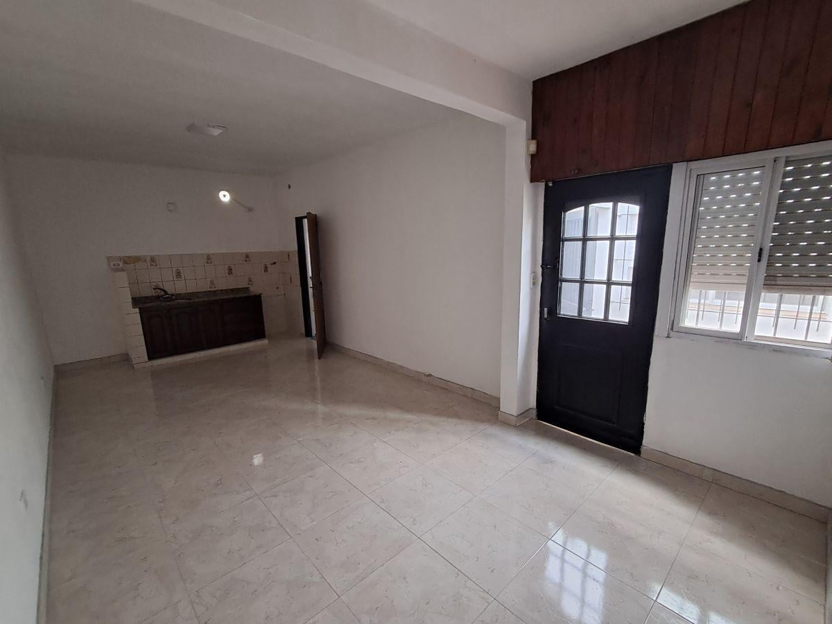 Foto de AMPLIA CASA EN ALQUILER EN RINGUELET -Apta 2 familias- Trabajo desde, imagen 5