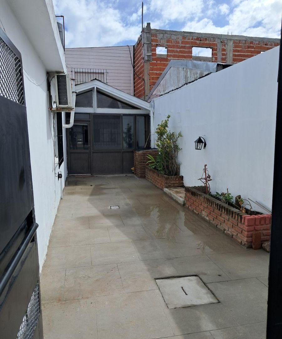 Foto de AMPLIA CASA EN ALQUILER EN RINGUELET -Apta 2 familias- Trabajo desde, imagen 3