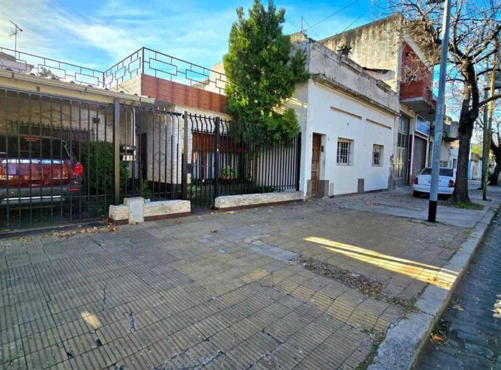 Venta Casa 5 Amb. c/ Jardín en Parque Avellaneda 3