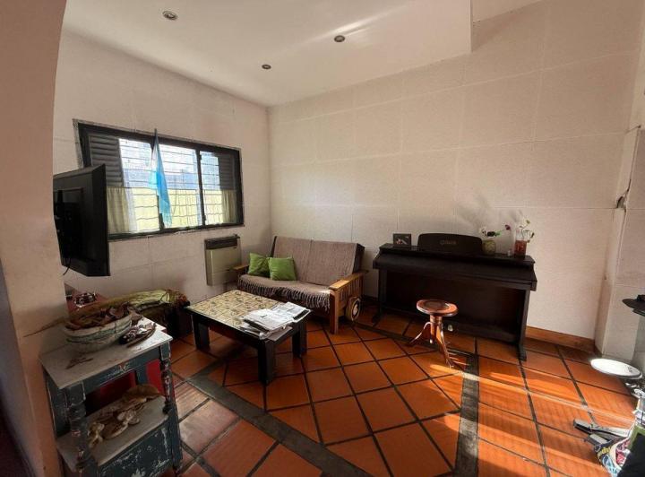 VENTA PH 4 AMBIENTES SOBRE AVENIDA 2