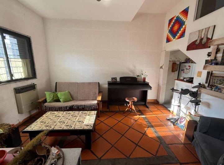 VENTA PH 4 AMBIENTES SOBRE AVENIDA 4