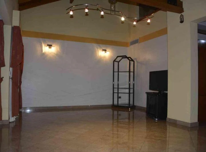 ALQUILER CASA EN MARTINEZ 5 AMBIENTES 4