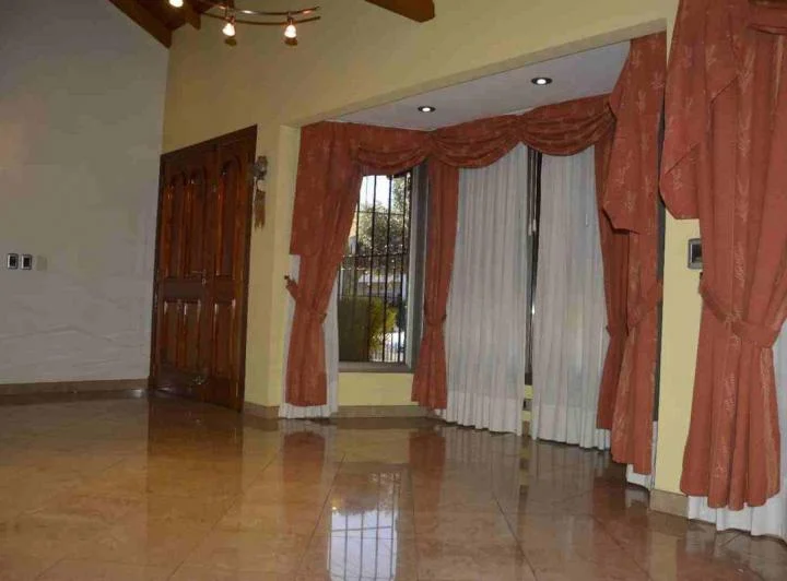ALQUILER CASA EN MARTINEZ 5 AMBIENTES 5