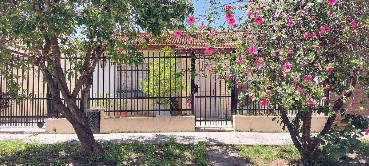 CASA 3 AMBIENTES LOTE DE 300 MTS LOMA HERMOSA