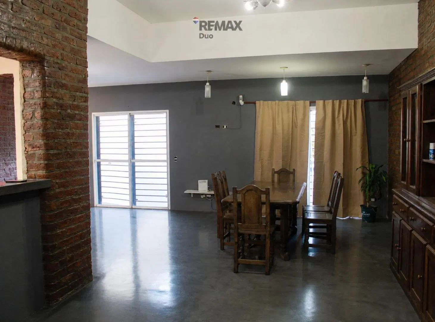 CASA EN VENTA EN PLENO CENTRO DE PRESIDENTE DERQUI 5