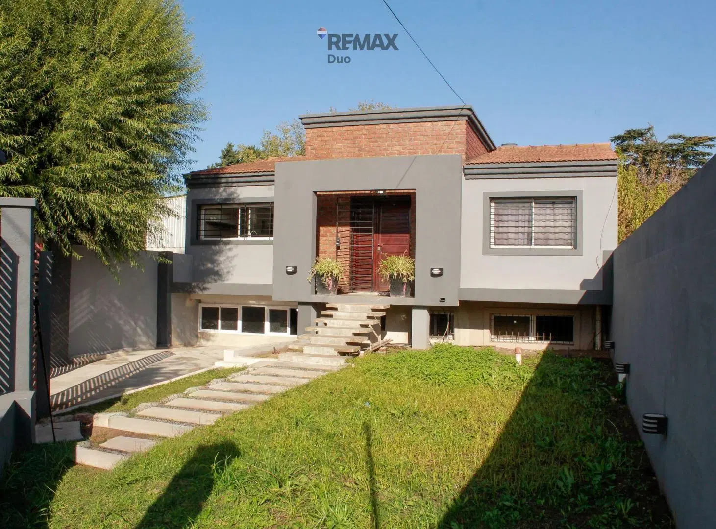 CASA EN VENTA EN PLENO CENTRO DE PRESIDENTE DERQUI 3