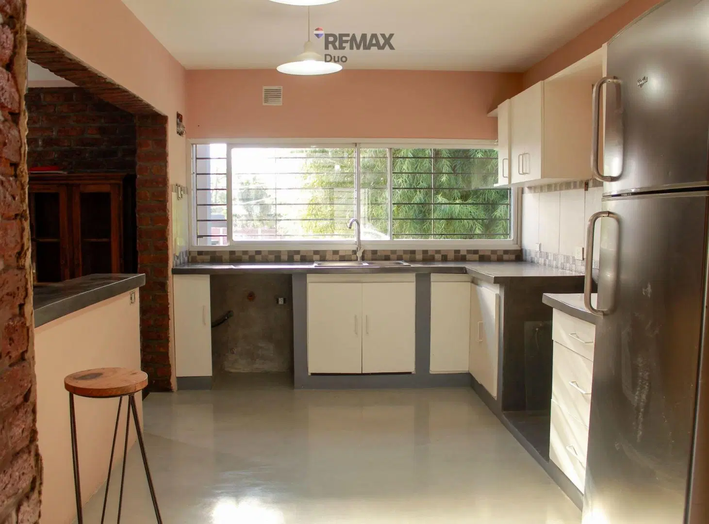 CASA EN VENTA EN PLENO CENTRO DE PRESIDENTE DERQUI 2