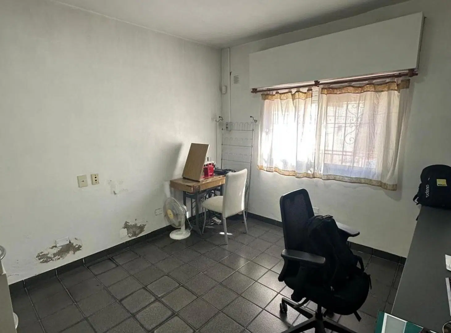 VENTA DE CASA 7 AMBIENTES EN 2 PLANTAS CON COCHERA 5