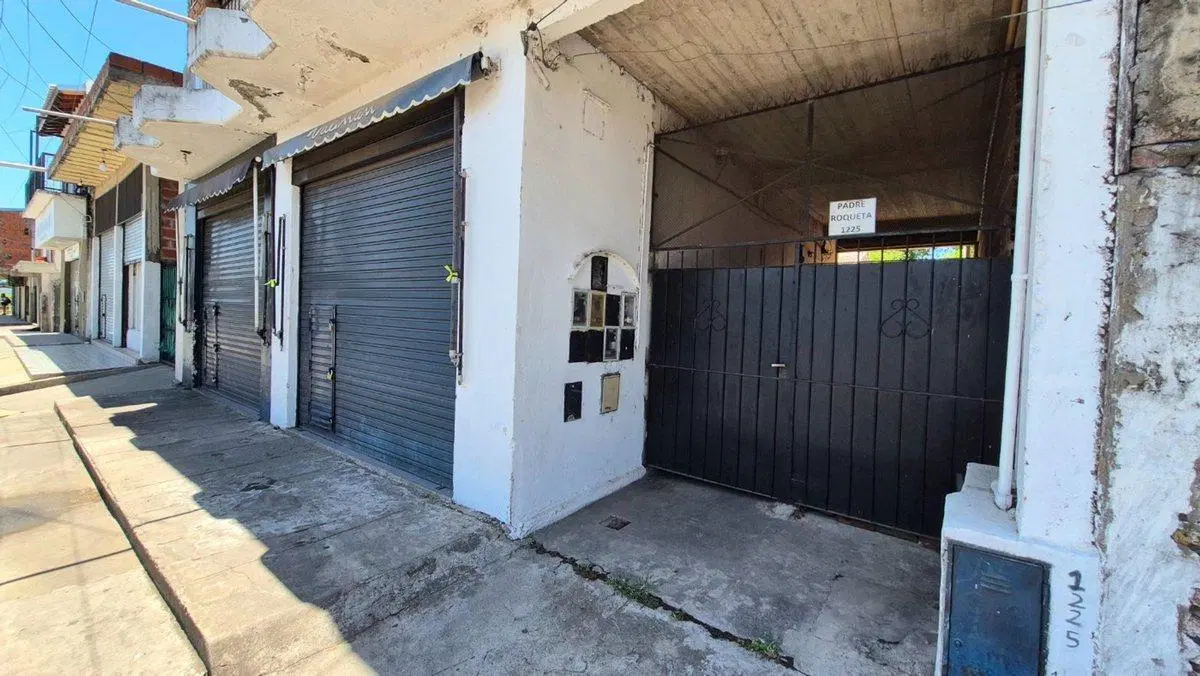 Venta Casa con cochera mas locales Zona Comercial 3