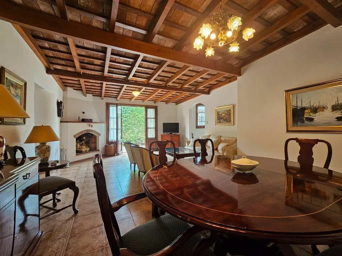 CASA EN VENTA 5 amb. en casco histórico ARECO 3