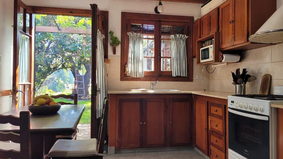 CASA EN VENTA 5 amb. en casco histórico ARECO 4