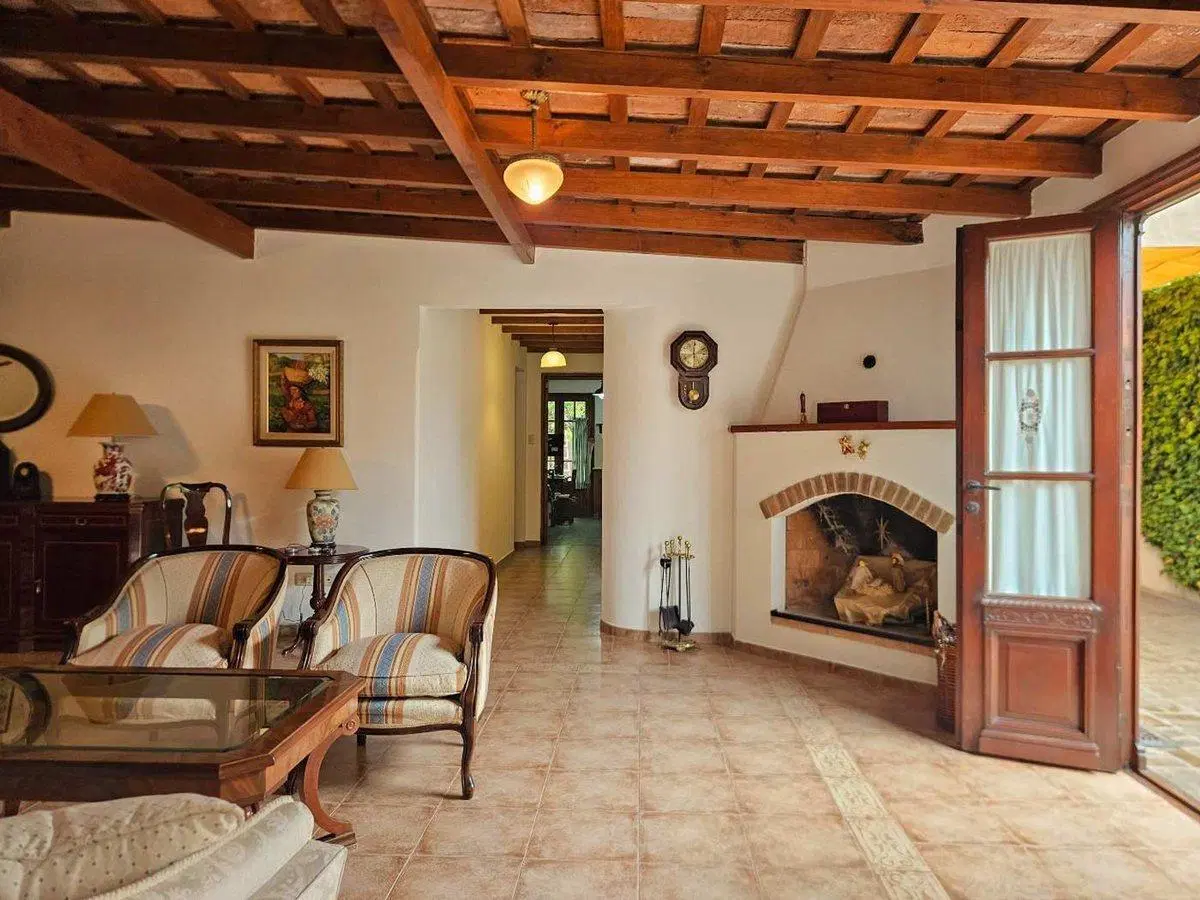 CASA EN VENTA 5 amb. en casco histórico ARECO 2