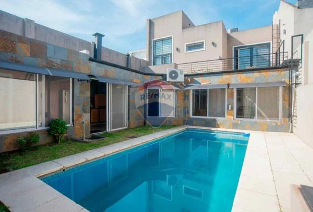 VENTA CASA 4 AMB EN OLIVOS CON PILETA 2